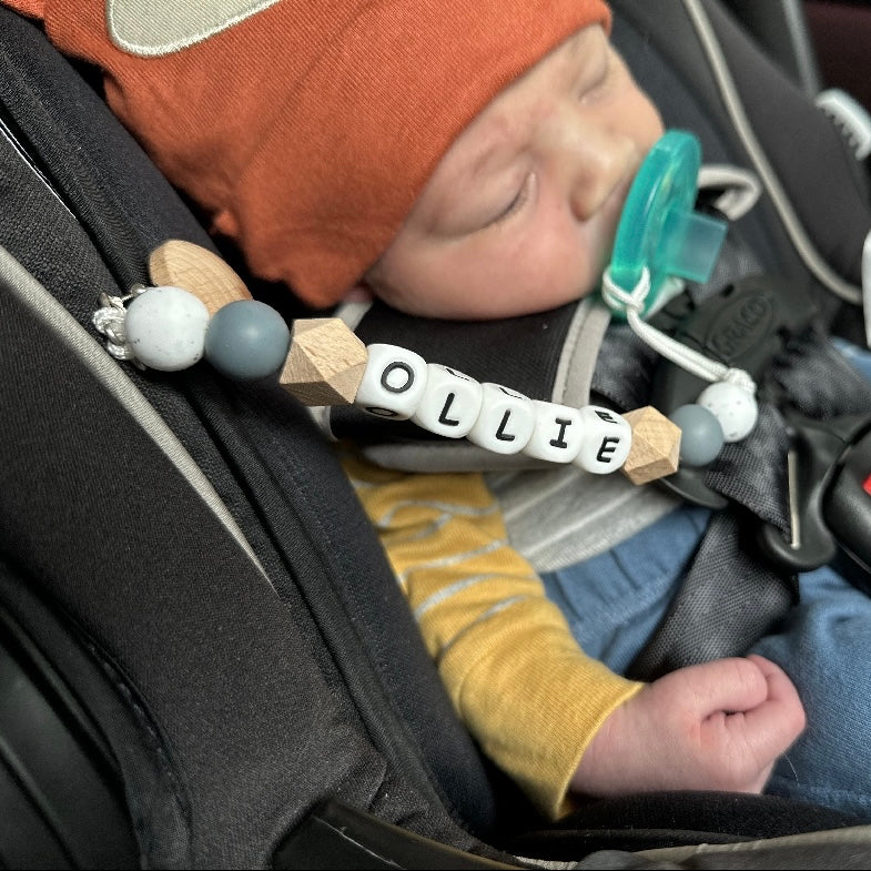 Elliot style - pacifier clip with name